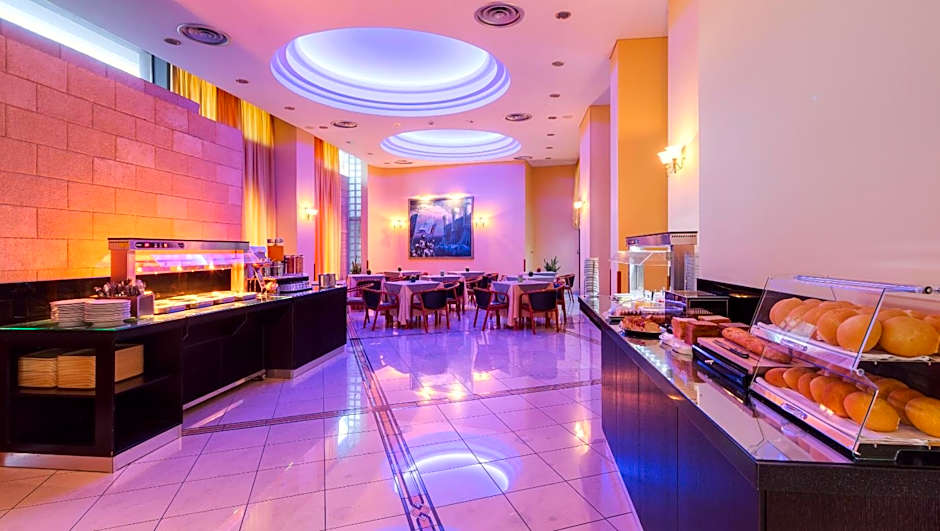 Alexandra Hotel&Apartments