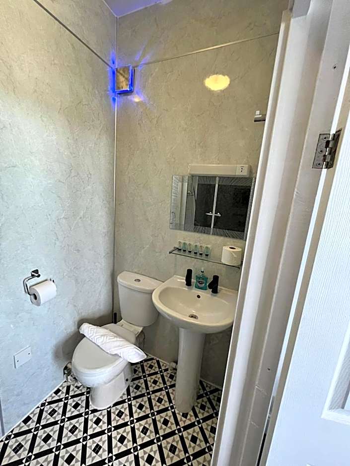 OYO Marine Parade Hotel, Eastbourne Pier