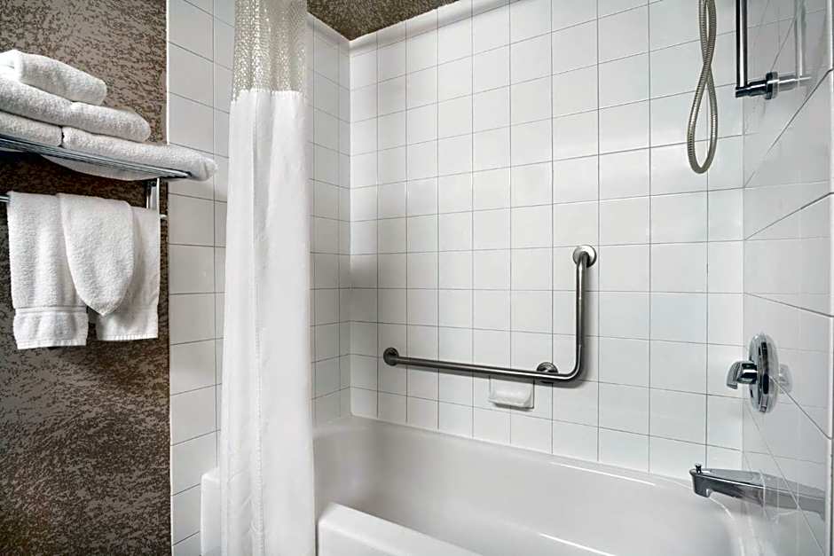 Prairie Crest Calgary Airport by IHG