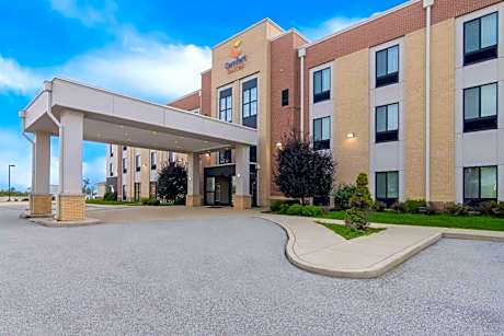 Comfort Suites Rensselaer near Fair Oaks