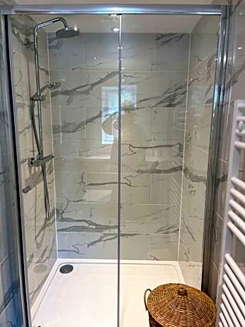 Deluxe Double Room with Shower