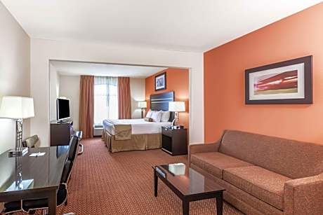 King Suite - Non-Smoking