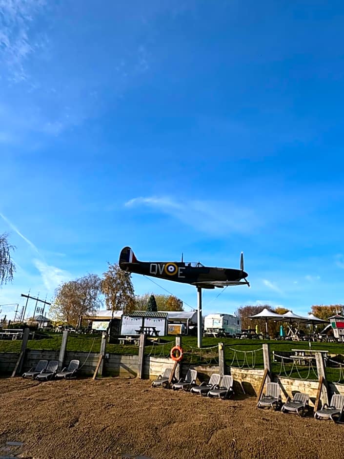 Hot tub retreat at Tattershall Lakes