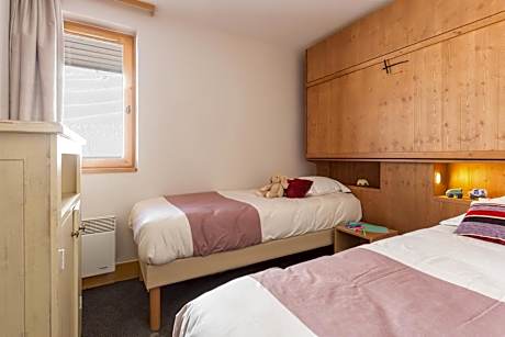 One-Bedroom Apartment with Mountain View (4 People) - South Side