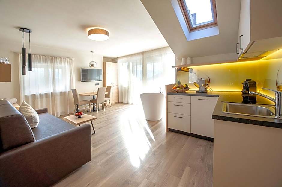 Haus Gregori Modern & Central Stay in Vineyard with Rooftop & Served Breakfast