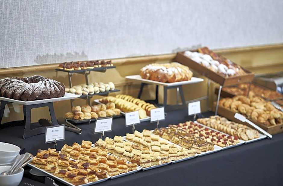 Cyan Americas Towers Hotel