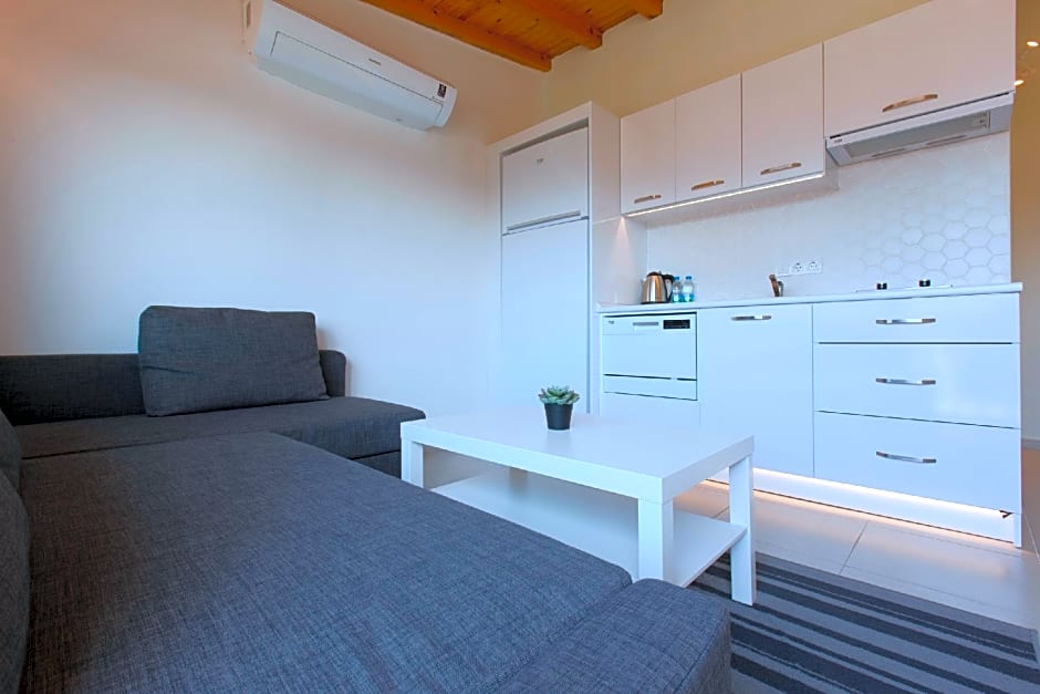 Aegean Apartments - Marina & Chios Island View