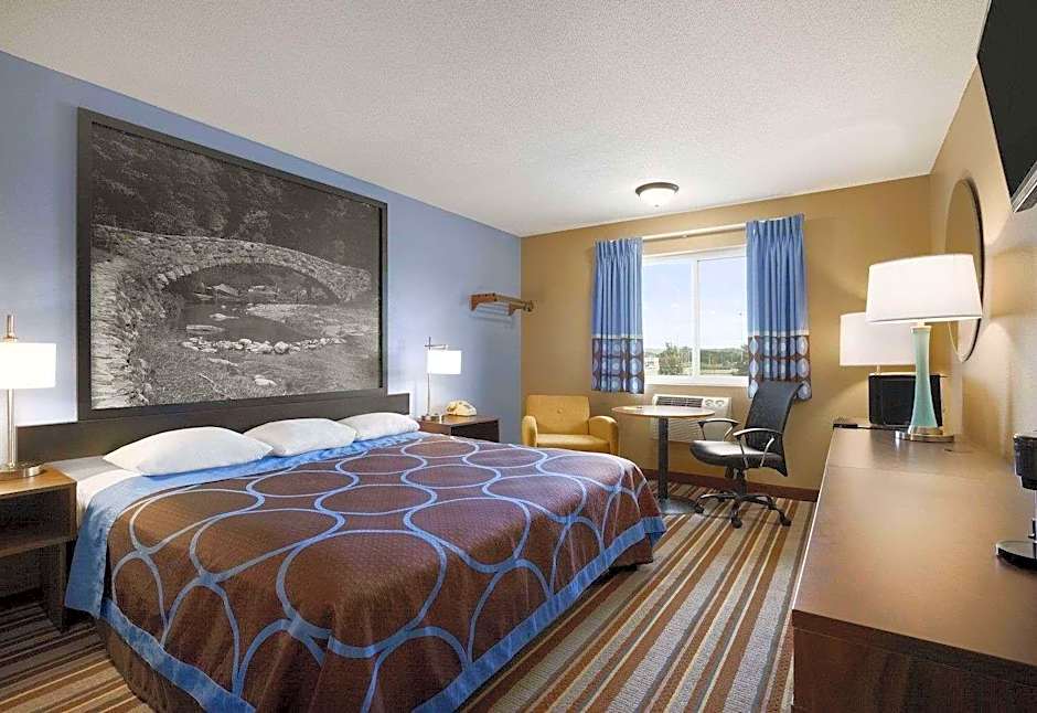 Super 8 by Wyndham Council Bluffs IA Omaha NE Area