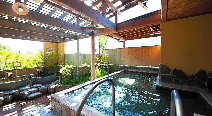 Ryokan Yufuin Sansuikan