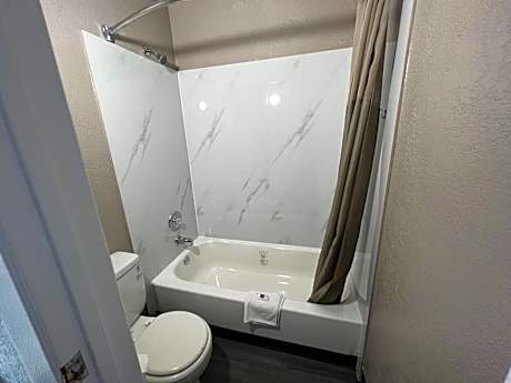 Queen Suite - Non-Smoking