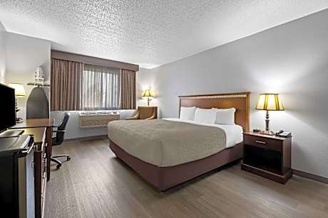 1 King Bed, Nonsmoking
