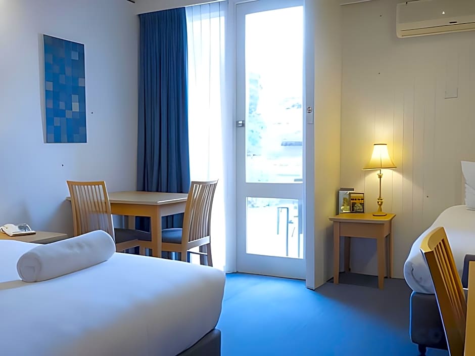 Parkwood Motel & Apartments