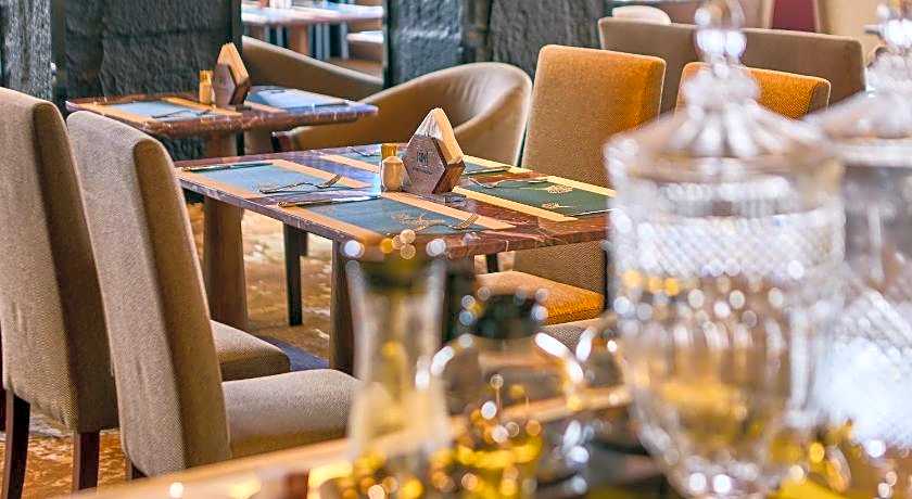 Kin Hotel Ly Tu Trong