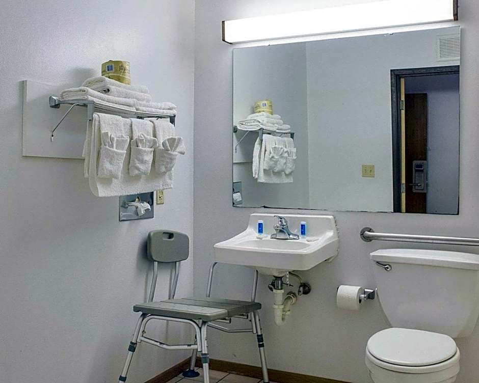 Rodeway Inn West Fargo Main Ave.