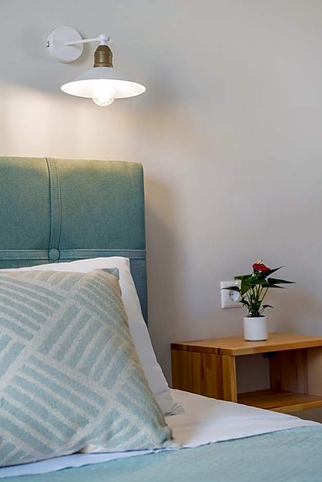 Batelo - Adults Only