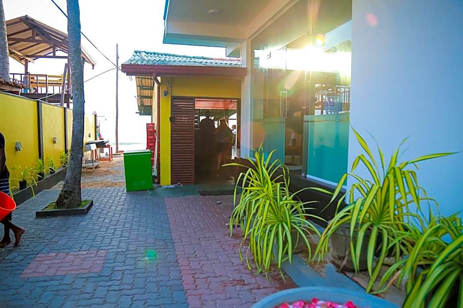 Funky Hotel – Hikkaduwa, CO