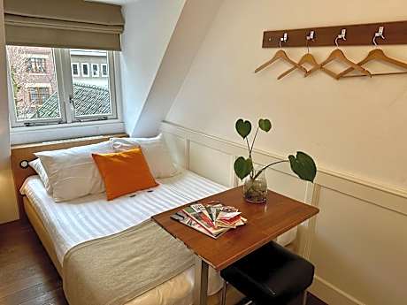 Budget Double Room with Shared Bathroom