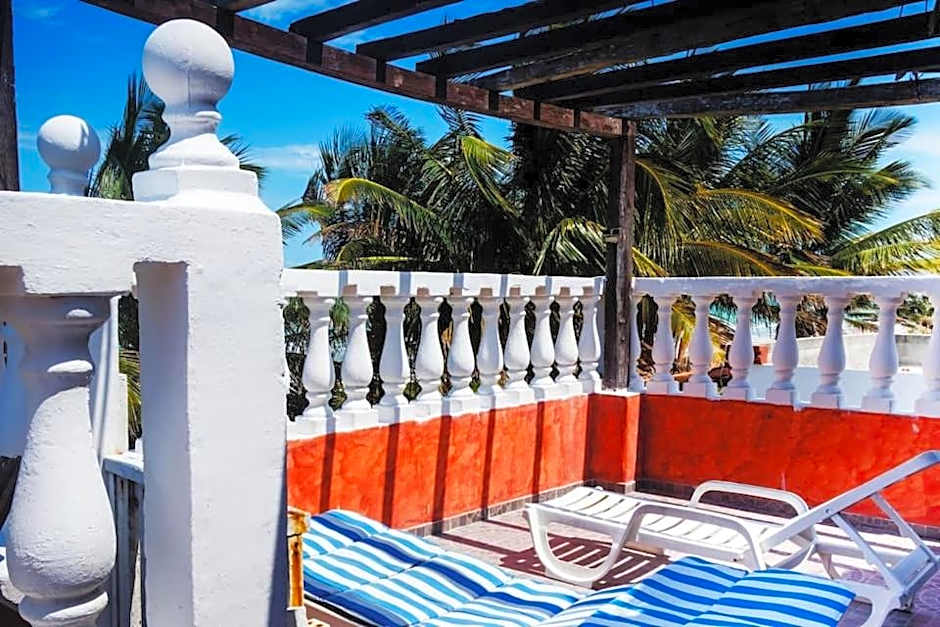 Beachfront Casa Maya Lodge