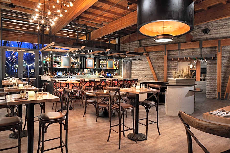 Sheraton Redding Hotel at the Sundial Bridge