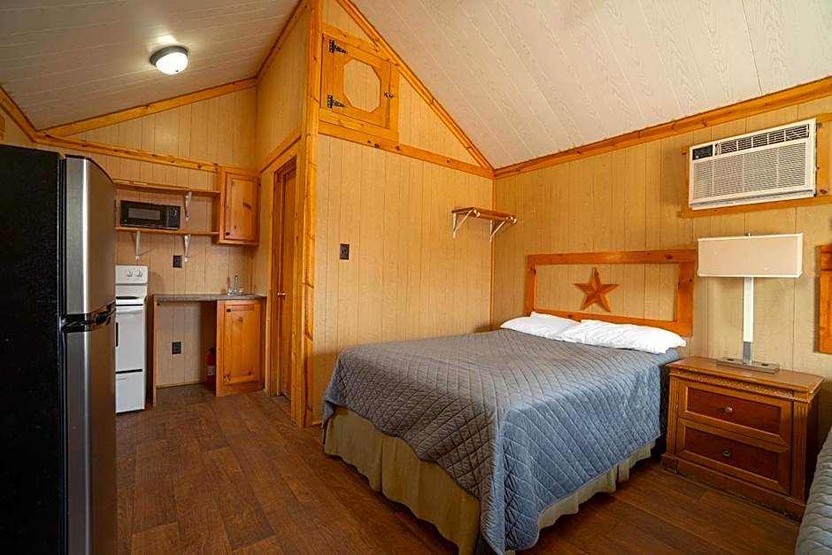 Grand Eagle Ford Lodge & RV Park