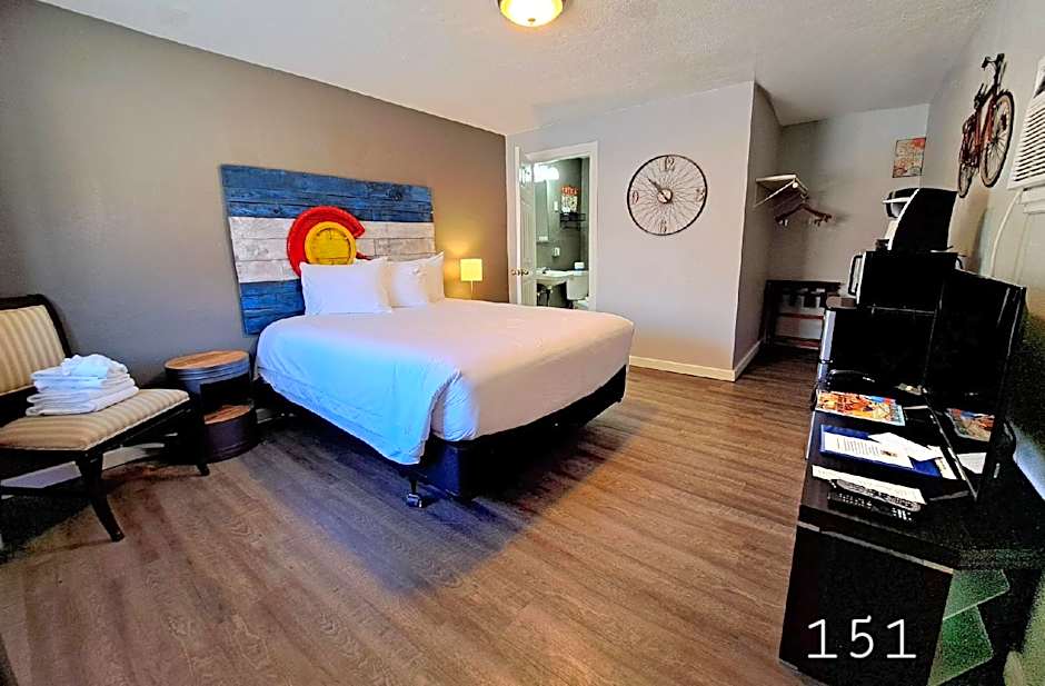Photo 1 of 2 of Superior 1 Queen Bed
