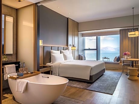 Executive Suite, One King-Size Bed, Lake View