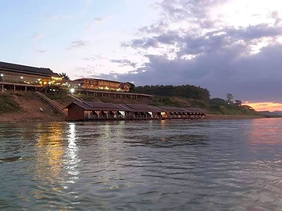 Riverside Chiangkhan