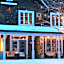 Le 900 Tremblant Inn Café and Bistro