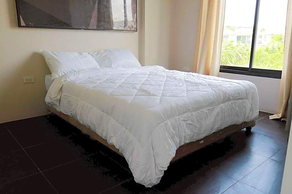 RQ Bangkok Sukhumvit 107 by Collection O