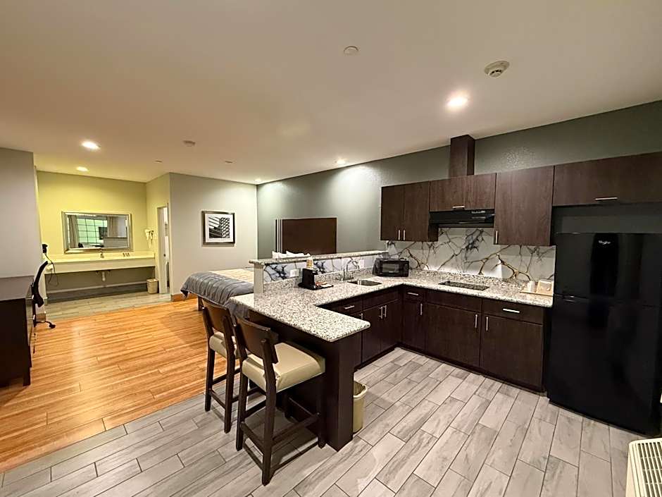 Scottish Inn & Suites - IAH Airport
