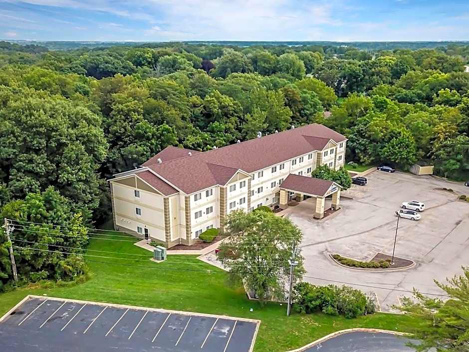 Comfort Inn & Suites East Moline near I-80