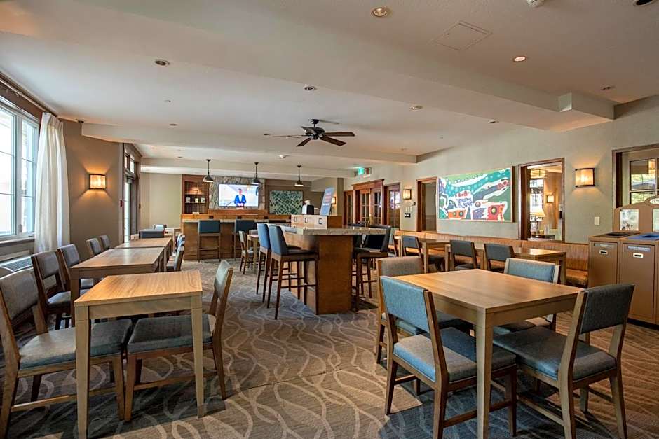 Holiday Inn Express & Suites Tremblant By IHG