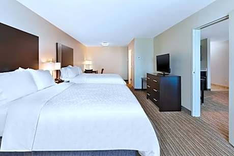 Queen Suite with Two Queen Beds and Mobility Accessible Tub - Non-Smoking