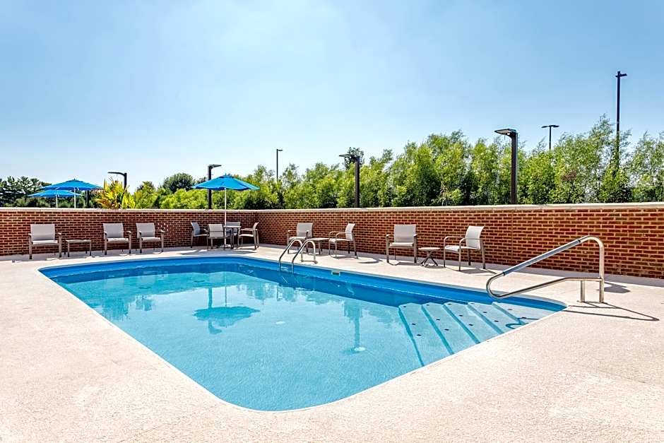 Holiday Inn Express Hotel & Suites Lancaster By IHG