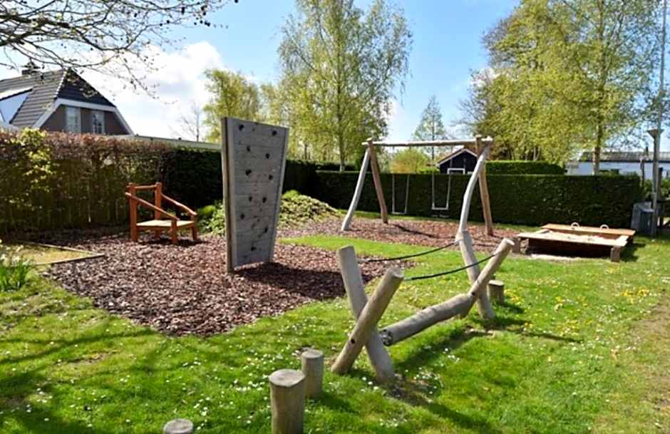 Mooi chalet in havenplaatsje op fietsafstand van het strand bij Ouddorp