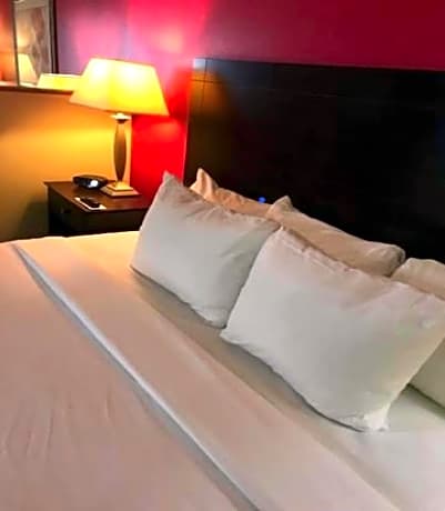 1 King Bed Nonsmoking