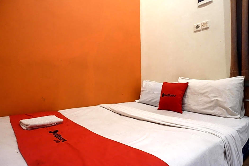 RedDoorz near Majapahit Semarang 2