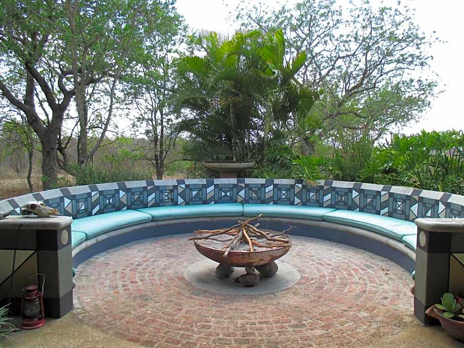 Tingala Lodge - Bed in the Bush