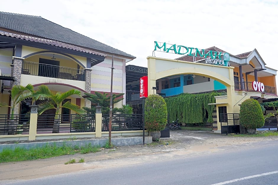 OYO 2715 Hotel Madinah Syariah