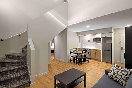 Two-Bedroom Loft Suite with Three Queen Beds - Non-Smoking