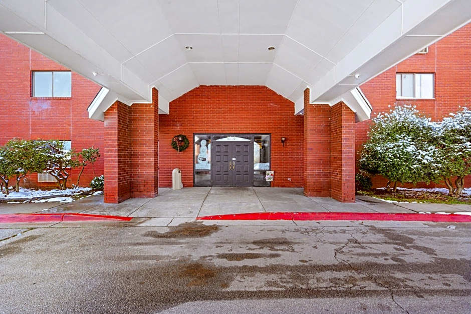 OYO Hotel Edmond - University of Central Oklahoma
