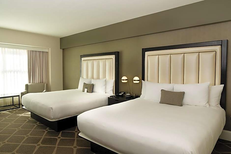 Hotel Commonwealth