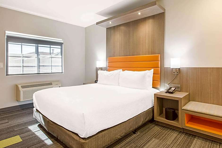 Rodeway Inn Near Melrose Ave