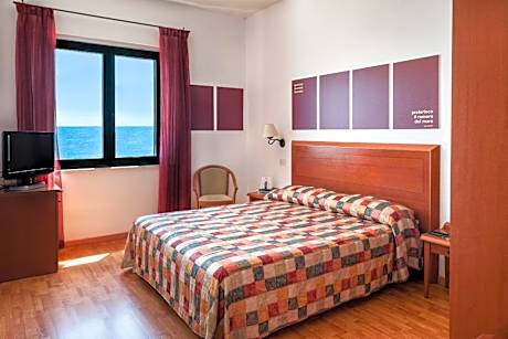 Triple Room with Sea View