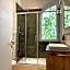 ELECTRIC Rooms & Suites