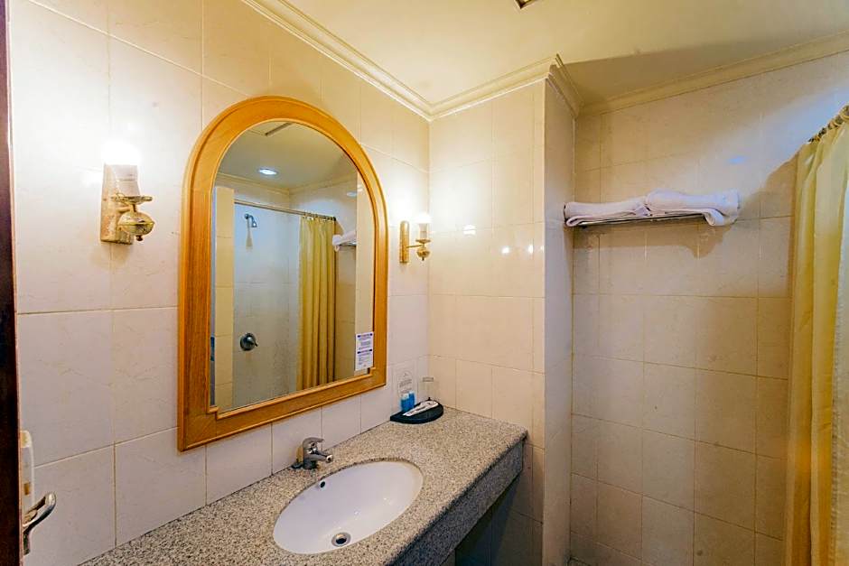 OYO 1735 Adika Bahtera Hotel