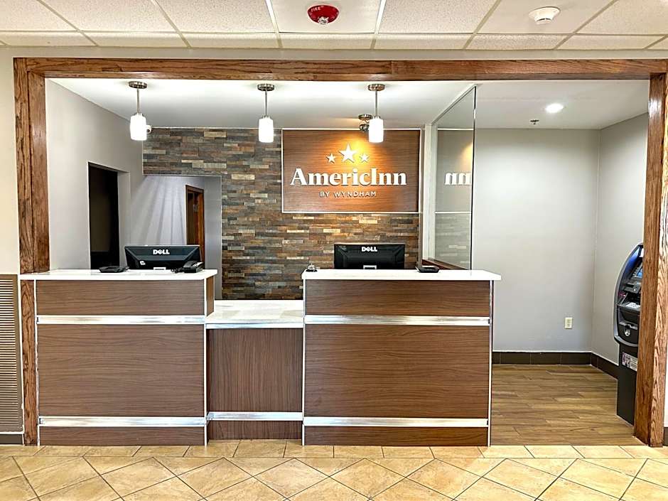 AmericInn & Suites by Wyndham Baraboo Event Center