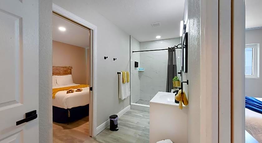 Palm Cove Motel