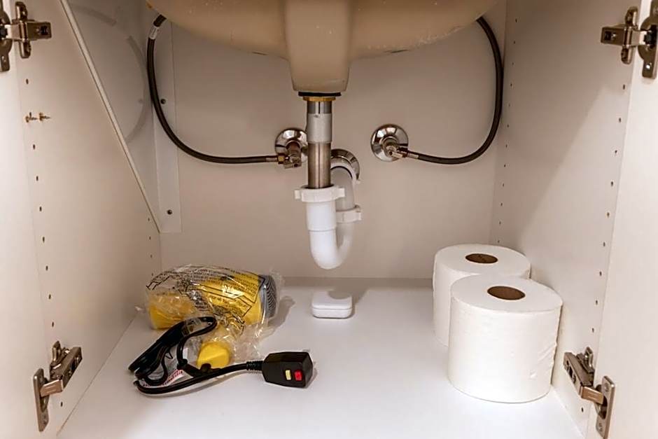 Palm Theme King Bed Paid Garage 55" 4k Smart T