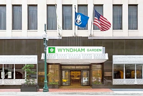 Wyndham Garden Baronne Plaza